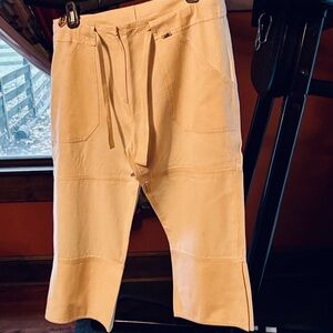 Women's Cream Capris